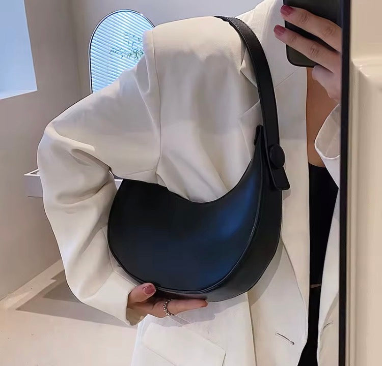 Crescent Shoulder Bag – Black